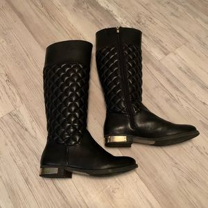 Black, quilted Vince Camuto zip up boots. Size 7.